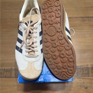 SOLD on cp - Women’s Adidas Gazelle Bold in Cream and Navy